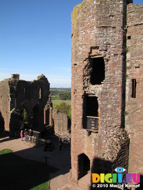 SX16618 Goodrich Castle north range